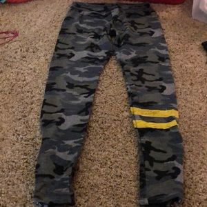 Sundry camo leggings